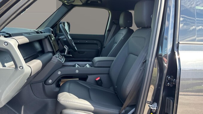 Land Rover Defender 3.0 D250 X-Dynamic SE 110 5dr Auto Diesel Estate - Image 3